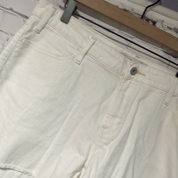 Levi’s Cream Stretch Denim Size 16 EUC - Picture 3 of 13